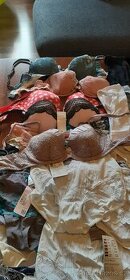 31 kusů NOVĚHO spodního prádla- vel. 38-40