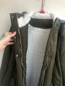 Krásná zimní teplá bunda