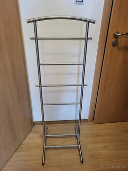 Stojan na šaty