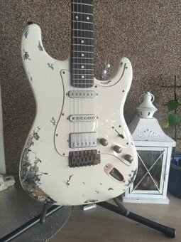 Kytara Stratocaster Relic.