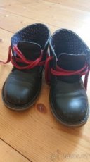 Dětské kožené boty Benetton.