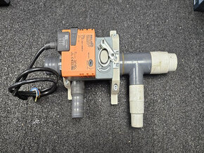 Obtokový ventil pro připojení solárního kolektoru k bazénu