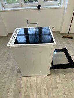 el. sporák se sklokeramickou deskou MORA