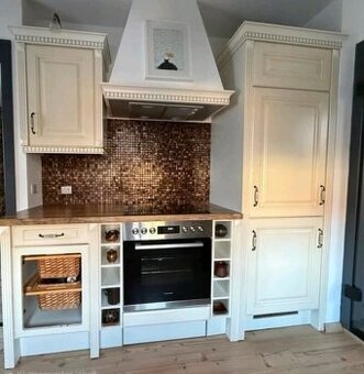 Venkovská kuchyně s lavicí a spotřebiči,5861