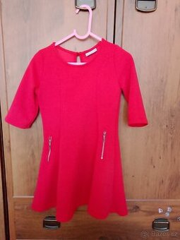 Šaty dívčí červené 5-6 let