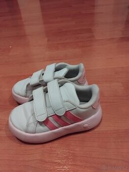 Dětské boty Adidas vel.25