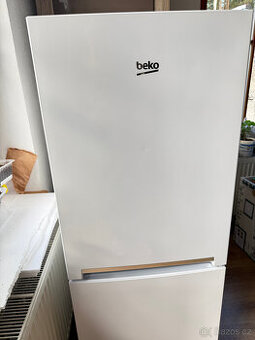 Lednice z mrazákem Beko 200 litrů zánovní