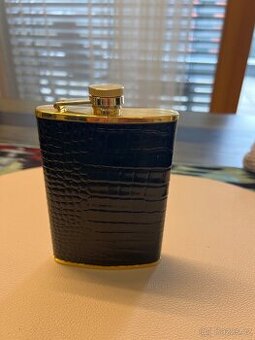 Placatka na alkohol nová s koženým obalem