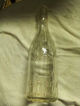 Stará láhev od sodovky značená