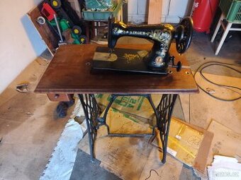 Starožitný šicí stroj SINGER