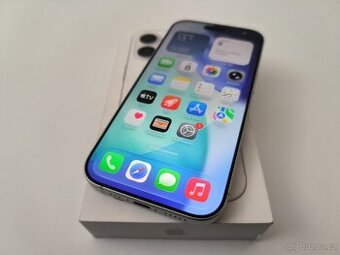 apple iphone 17 256gb White / Batéria 100% 0 cyklov
