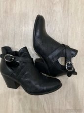 Kotníkové boty Baťa - 1