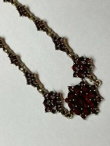 Starožitný náhrdelník s českými granáty