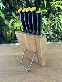 Fiskars dřevěný blok na 7 nožů
