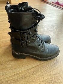 Nádherné podzimní černé boty na zip s přeskami - velikost 37