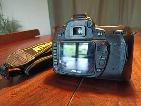 Nikon D80 + AF-S Nikkor 18-55mm f3,5-5,6 - 1