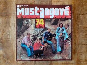 LP: Mustangové - 74
