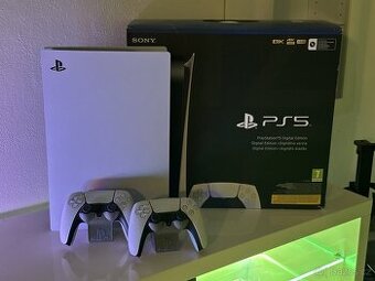 PlayStation 5 Digital Edition + 2 ovladače – TOP STAV