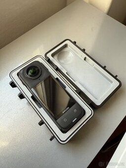 Insta360 x4