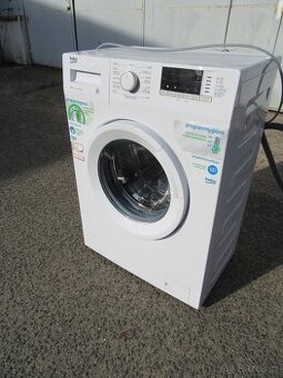 Nabízím pračku Beko přední plnění na 6 kg prádla. Jako nová.