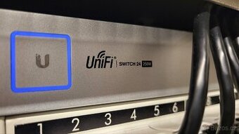Ubiquiti UniFi Switch US-24-250W - 1