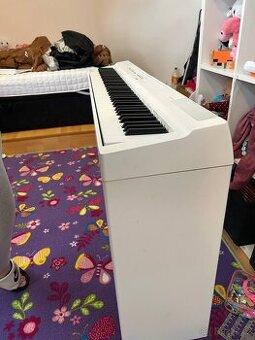 Digitální piano p125wm
