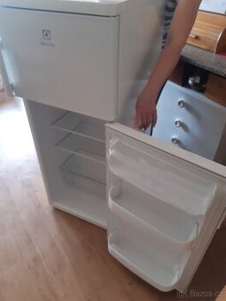 Prodám lednici s mrazákem Electrolux
