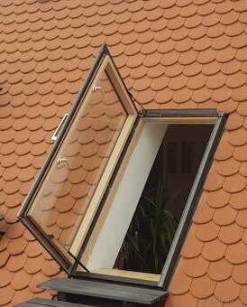 Střešní termoizolační výlez ( dveře na střešní terasu)