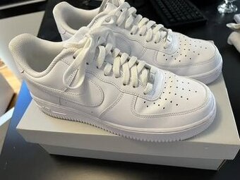 NIKE AIR FORCE 1 07 Velikost 44