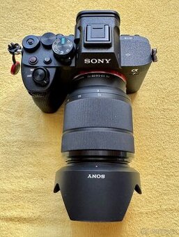 Sony Alpha A7 IV + FE 28–70 mm F3,5–5,6 OSS