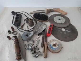 Úklid garáže II - brusné kotouče, drobné nářadí, části vrtač