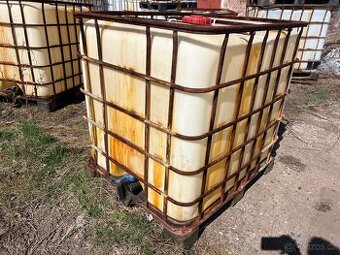 IBC kontejner, nádrž na vodu 1000l. klec na dřevo