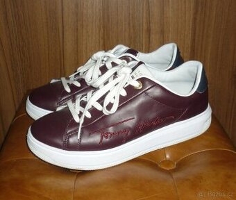 Vínové kožené dámské tenisky Tommy Hilfiger