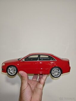 Model audi RS4 RED