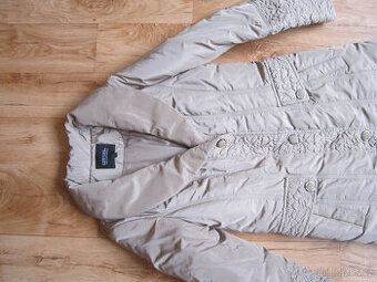 Zimní béžový kabát, zdobený, M/L, výborný stav