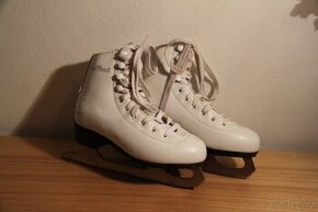 Kožené brusle zavazovací vel. 32, stélka 20,5cm