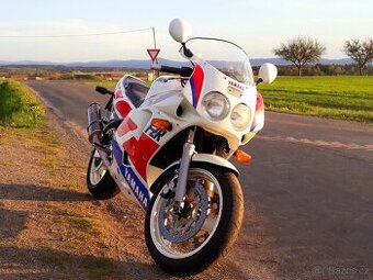 Ikona 90. let na prodej: Yamaha FZR 1000 EXUP (1989)