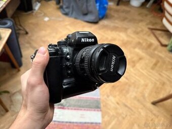 Nikon F4 + Nikon AF Nikkor 24-50mm f/3.3-4.5 + Nikon 70-210m