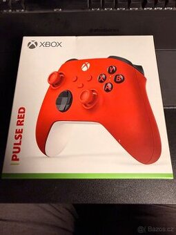 Ovladač Xbox červený