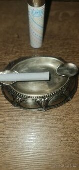 Starý popelník po babičce