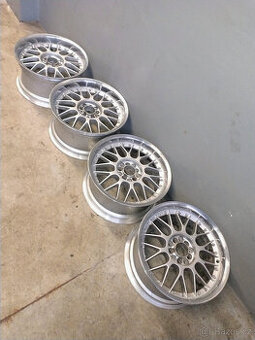 5x100 / 5x112 R17 8j a 9j et30