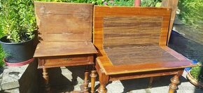 Dva starožitné stolečky - toaletky. A dva retro stolečky