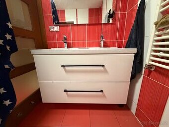 Koupelnová skříňka s umyvadlem a bateriemi