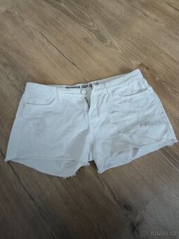 Dvoje dámské šortky 40