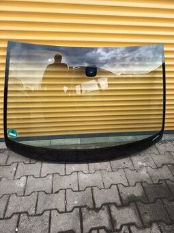 Prodám přední okno + senzor na škoda Octavia 2, zrcátko