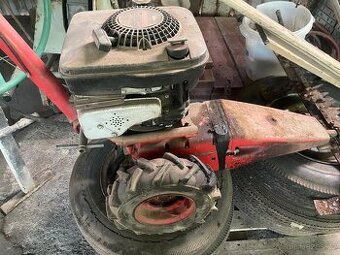 Lištová sekačka na trávu