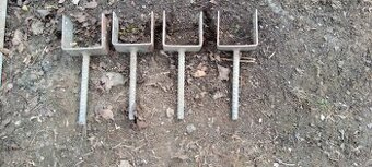 kotevní patka s trnem