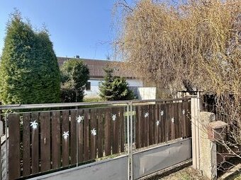 Klidné bydlení s velkou zahradou – rodinný dům / chalupa u H