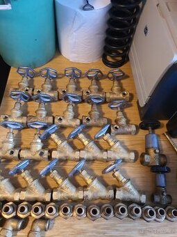 Mosazné,nerezové Ventily voda, topení