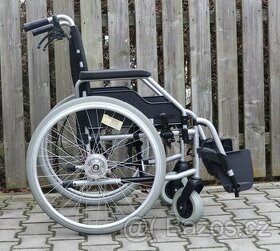108-Mechanický invalidní vozík Meyra.